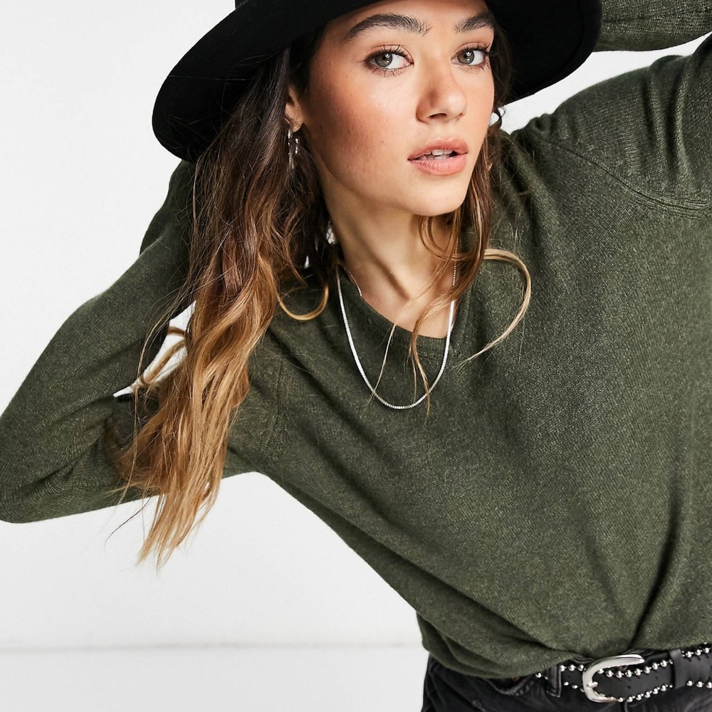 Vila v neck jumper in green